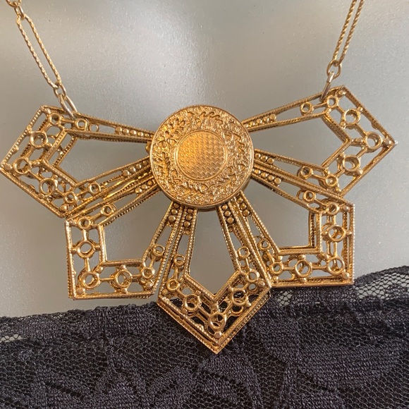 Elegant Gold Tone Geometric Necklace Not Real Gold - Picture 2 of 2